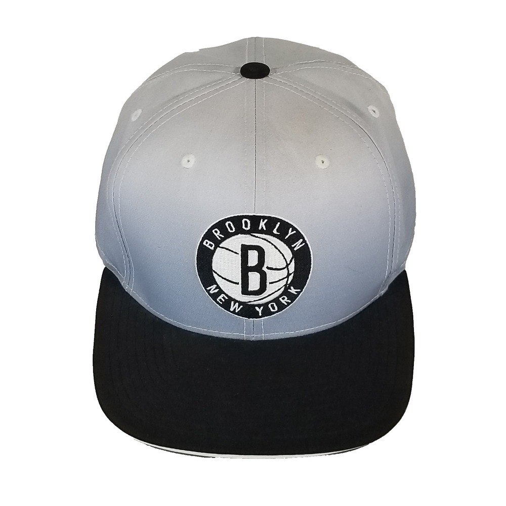 Mitchell & Ness Hat Mens 7 1/8 Gray Brooklyn Nets NBA Fitted Cap Flat Brim Hat